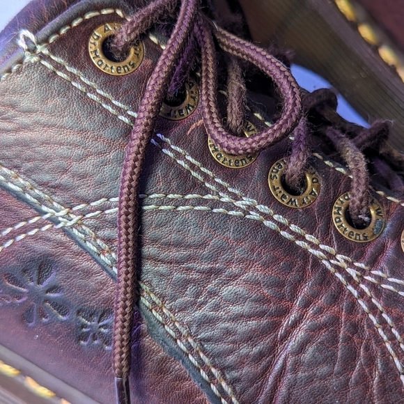 SOLD! Vintage Y2K Daisy Dr. Marten Oxfords - Picture 3 of 15